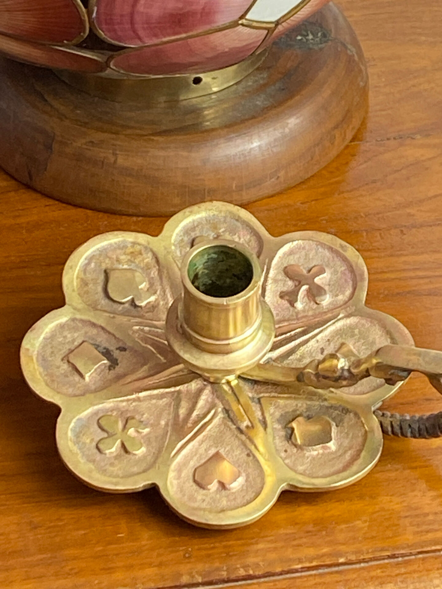 Handheld candlestick in bronze, card game decoration