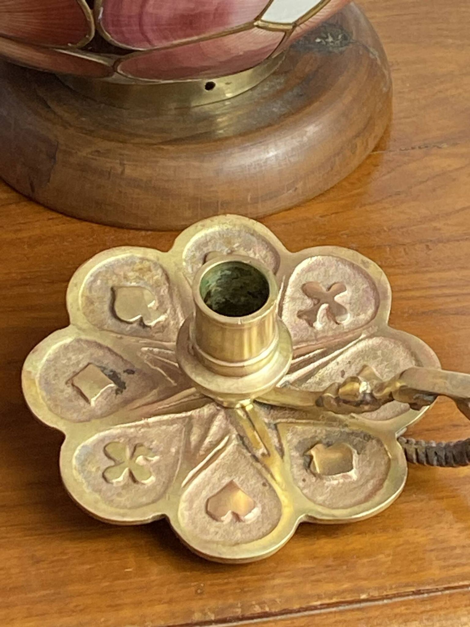 Handheld candlestick in bronze, card game decoration