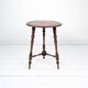 Table d’appoint vintage ronde à trois pieds en bois tourné massif style ant