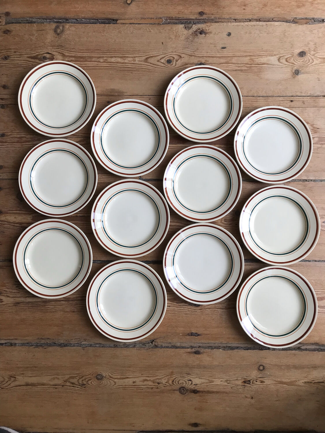Service of 12 old flat plates "gien"