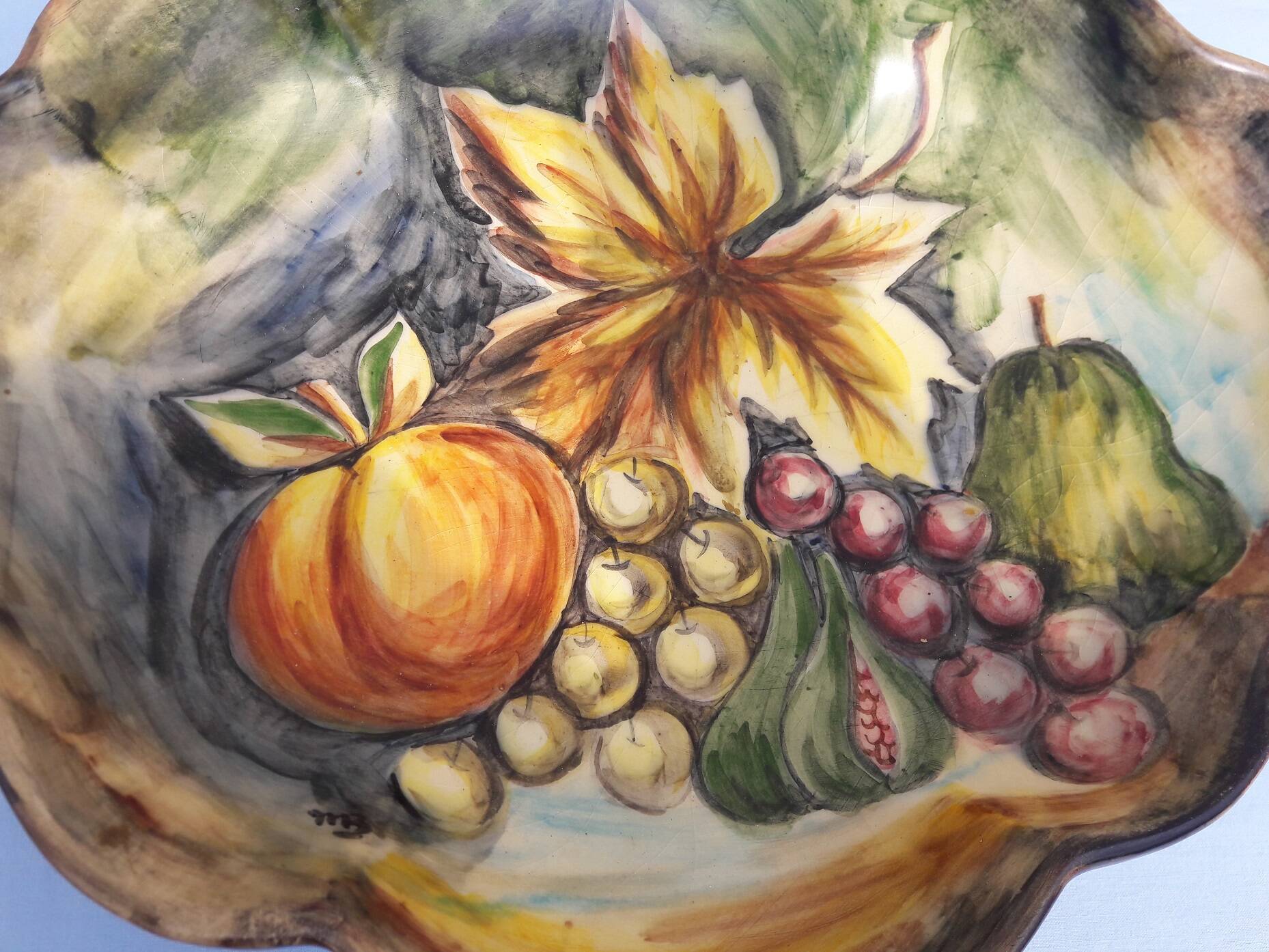 Ceramic fruit dish or bowl