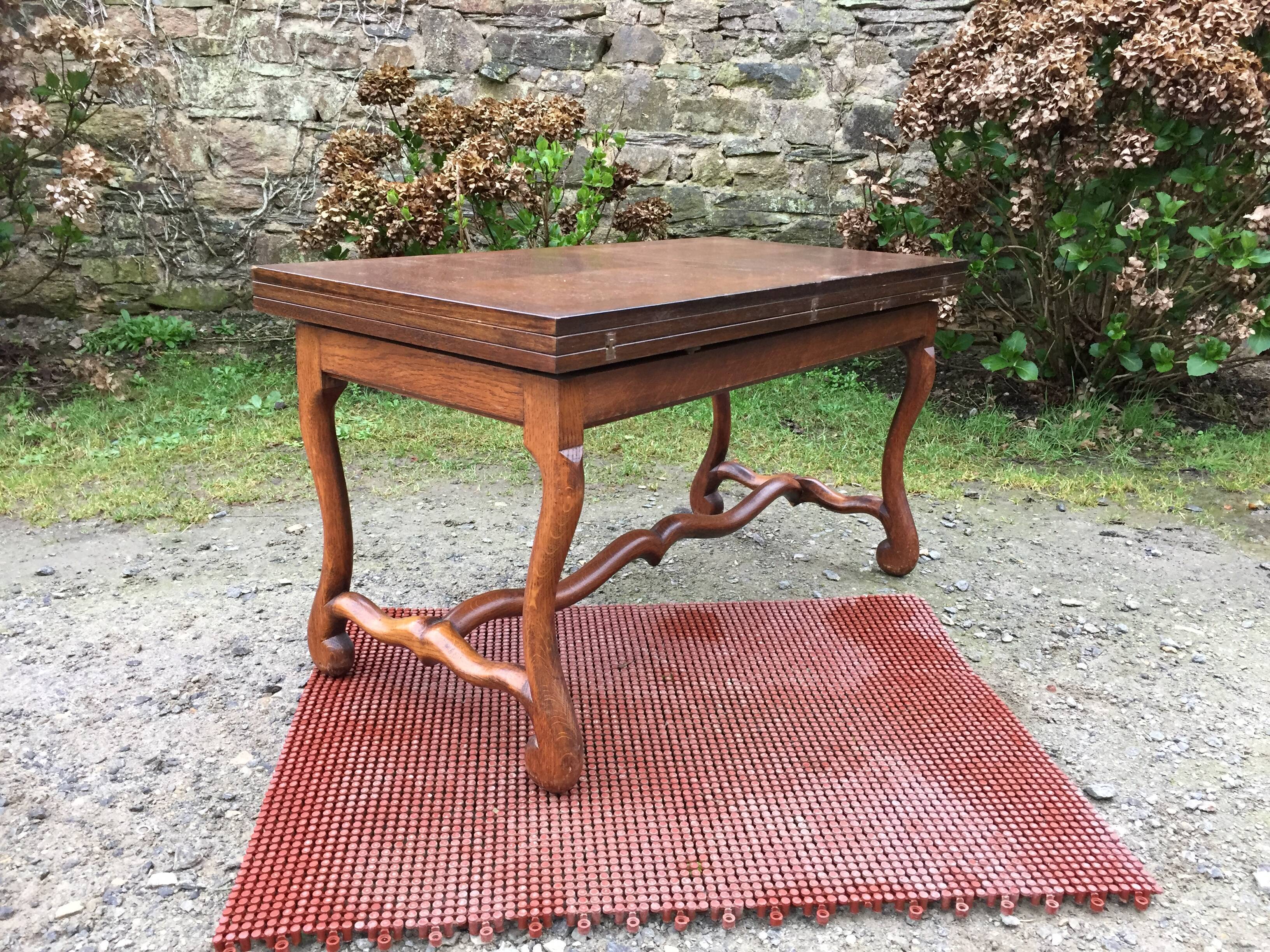 Modular vintage oak coffee table with Albert Ducrot's magical system