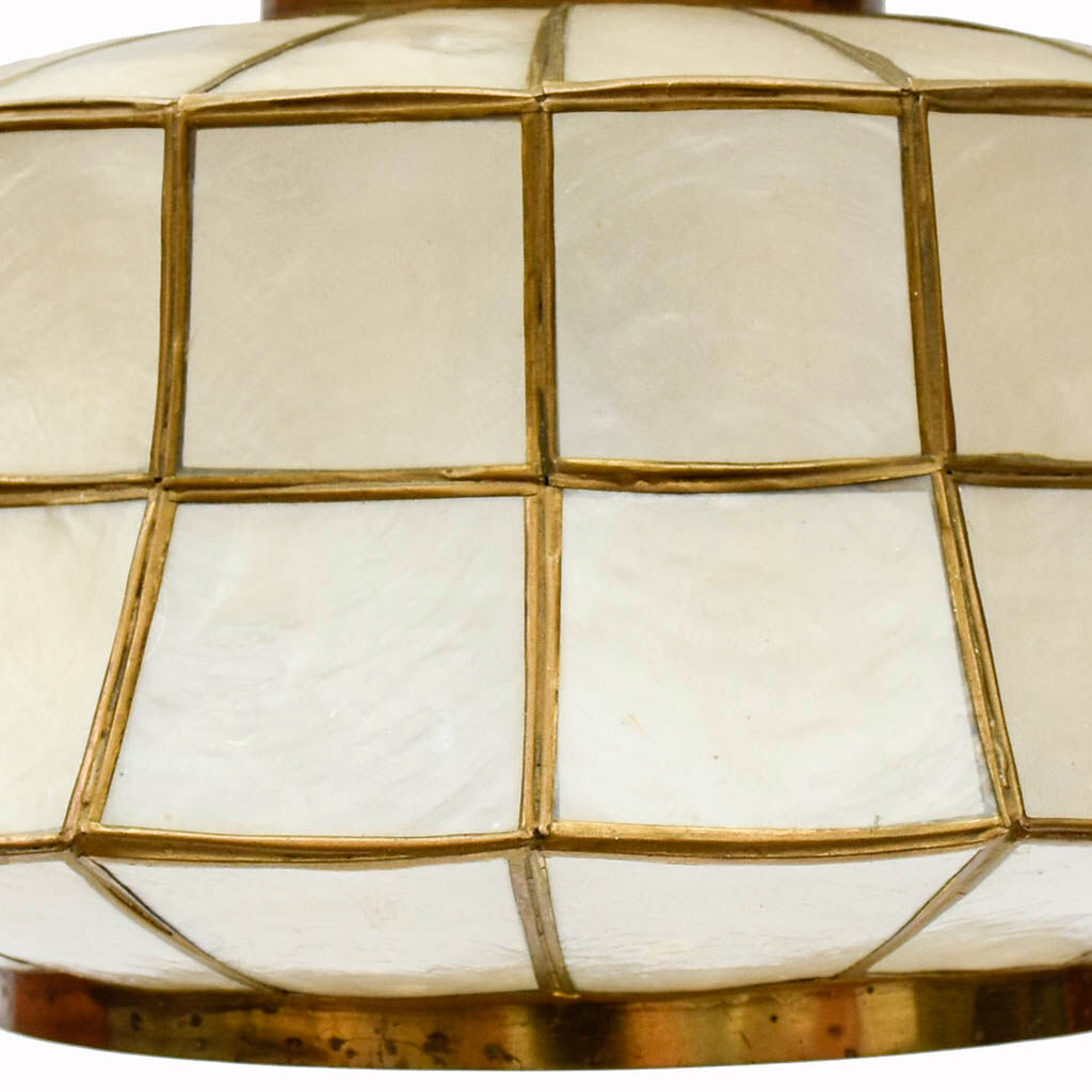 Round ceiling chandelier in mother-of-pearl