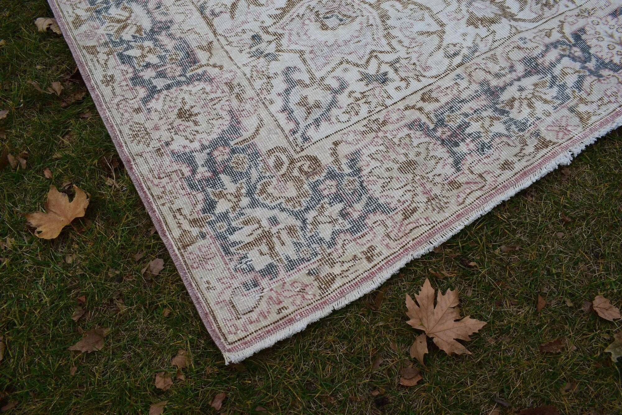 Vintage Turkish Oushak rug 210x320 cm
