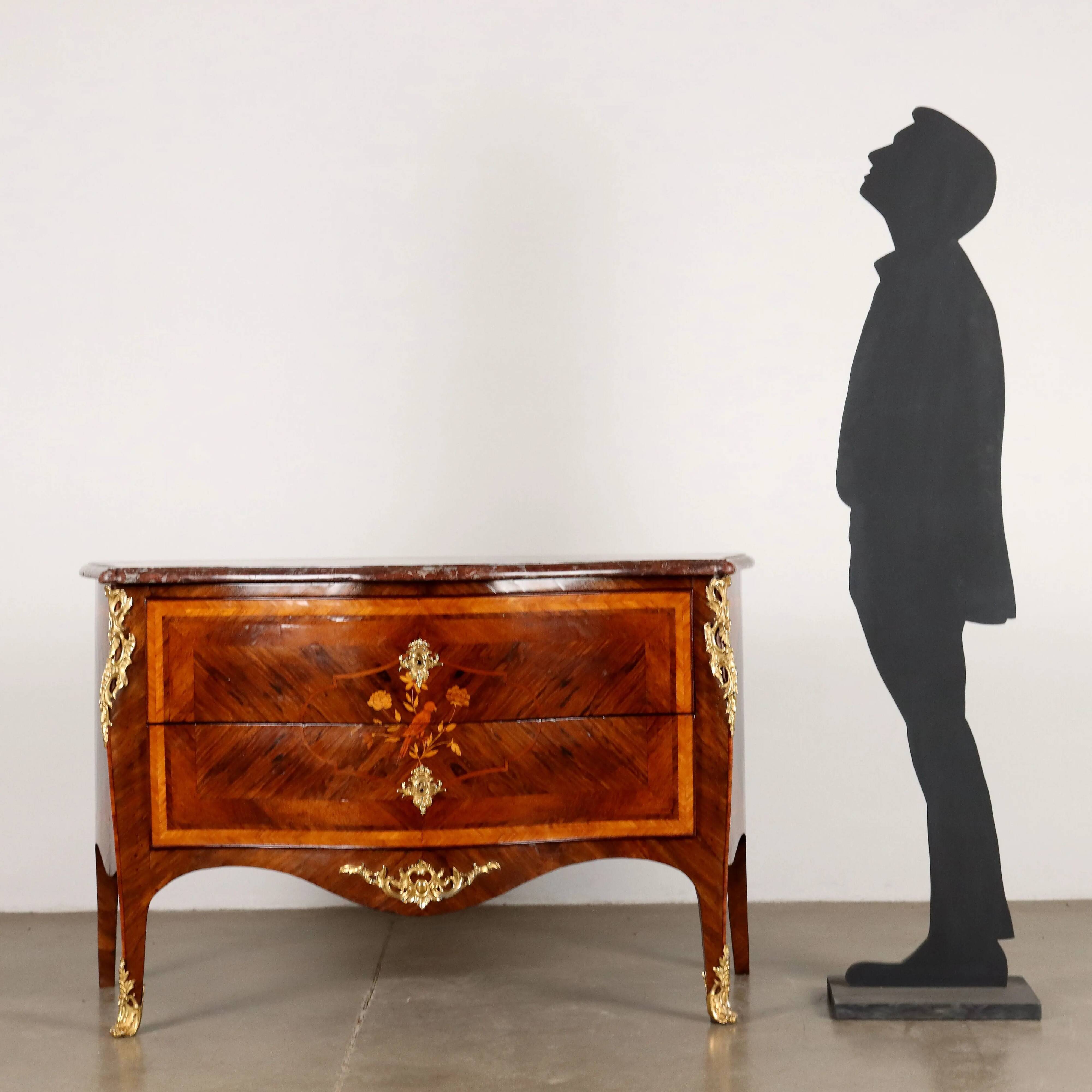 Rococo Neapolitan commode in red marble, poplar and bronze, Italy 1700.