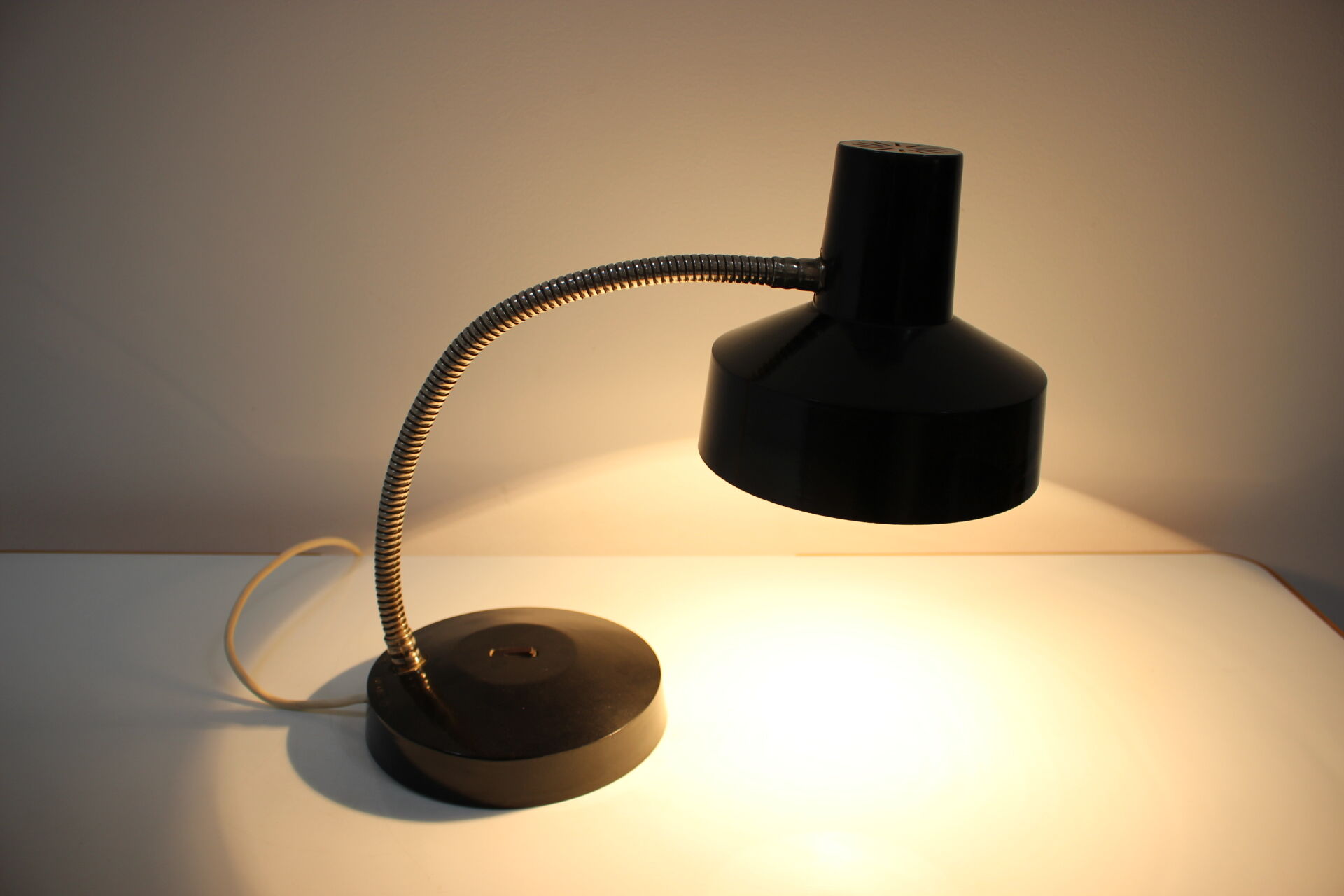 Vintage bakelite table lamp, 1950's