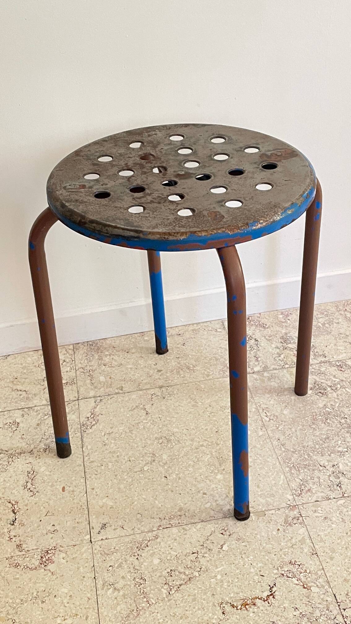 Tabouret industriel acier patiné vintage