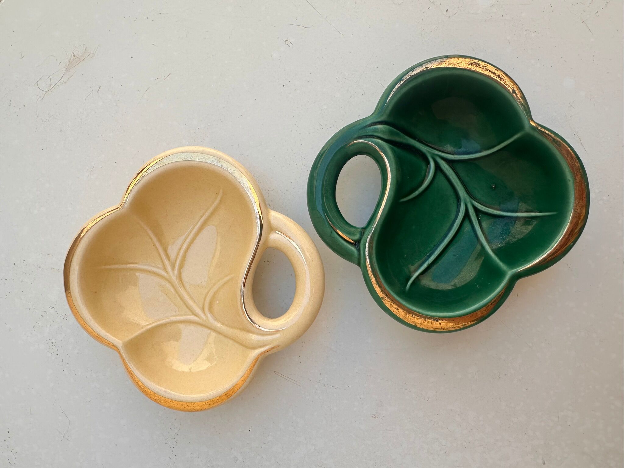Vintage ceramic pocket trays, leaf shape – Green and cream
