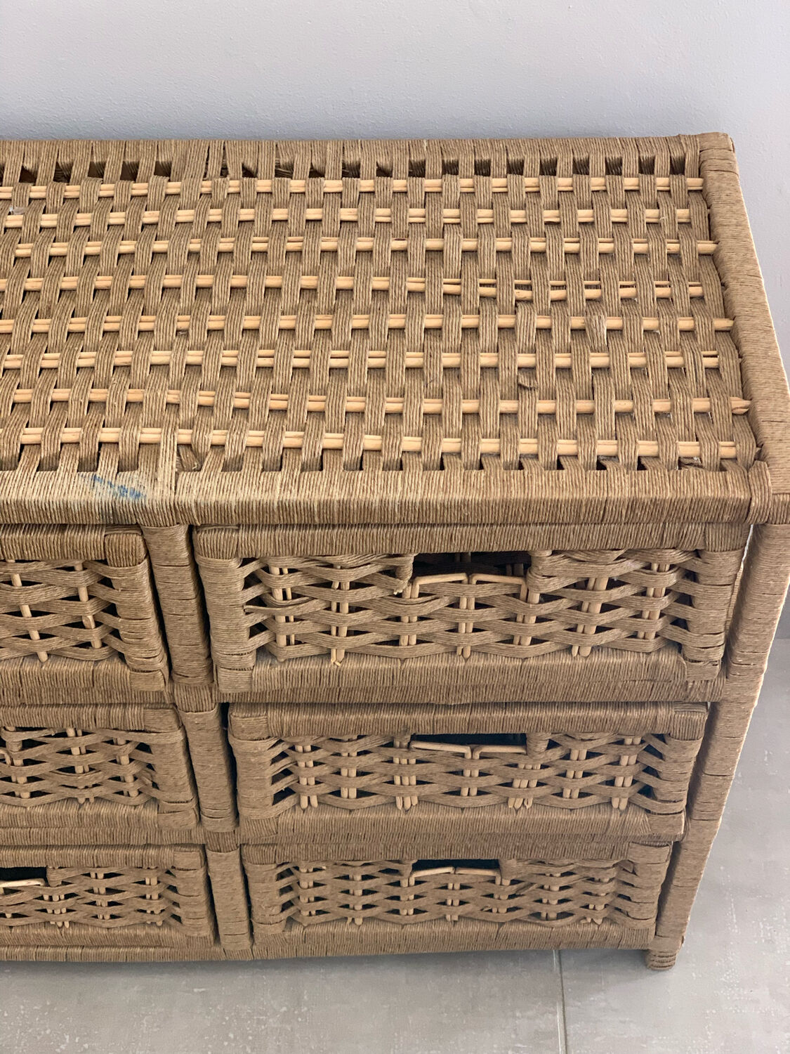 Side cabinet with drawers