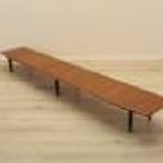 Buffet en teck danois dans une forme architecturale basse, design scandinave moderne, années 1970.