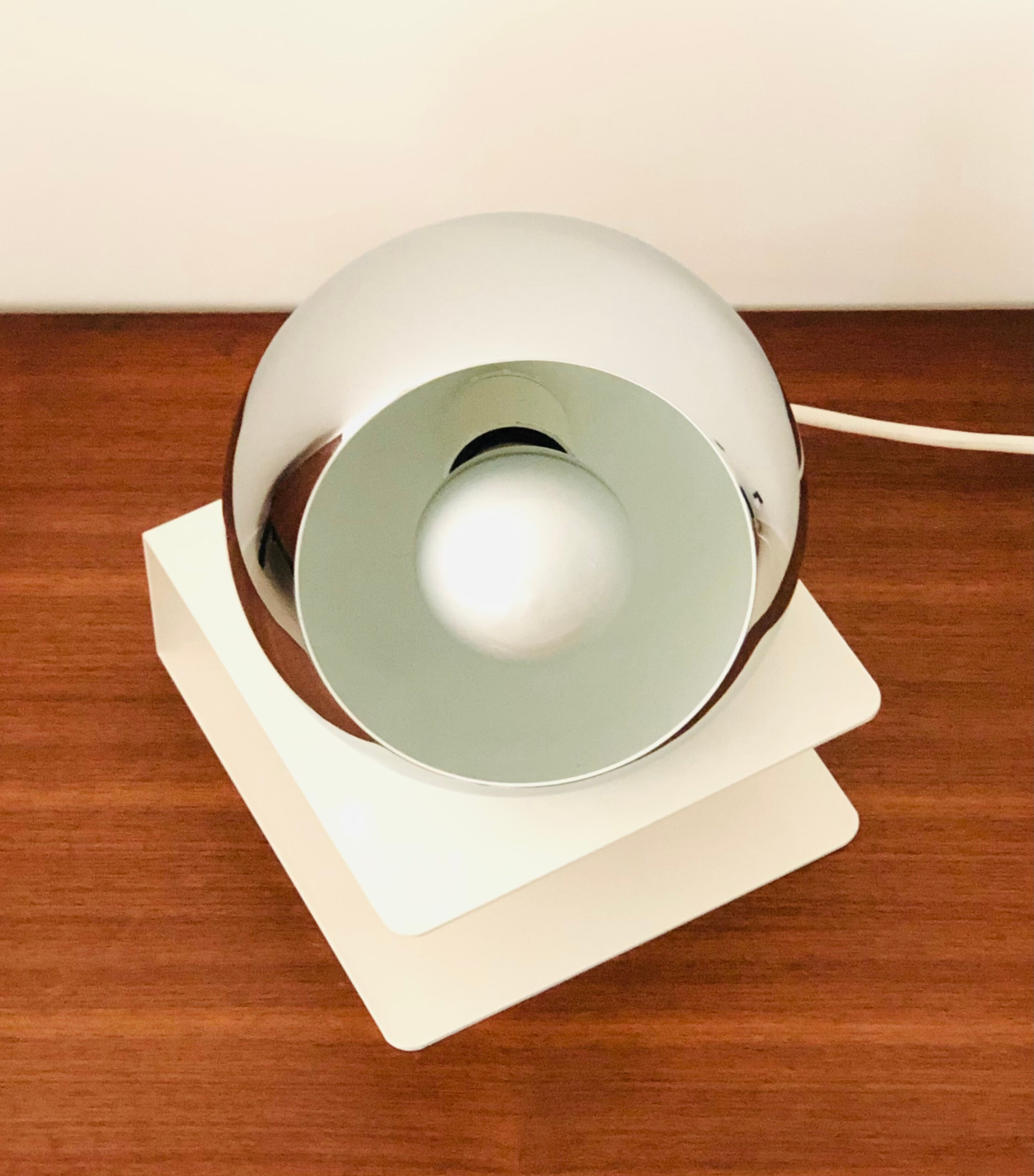 Eyeball table lamp, Italy 1970s