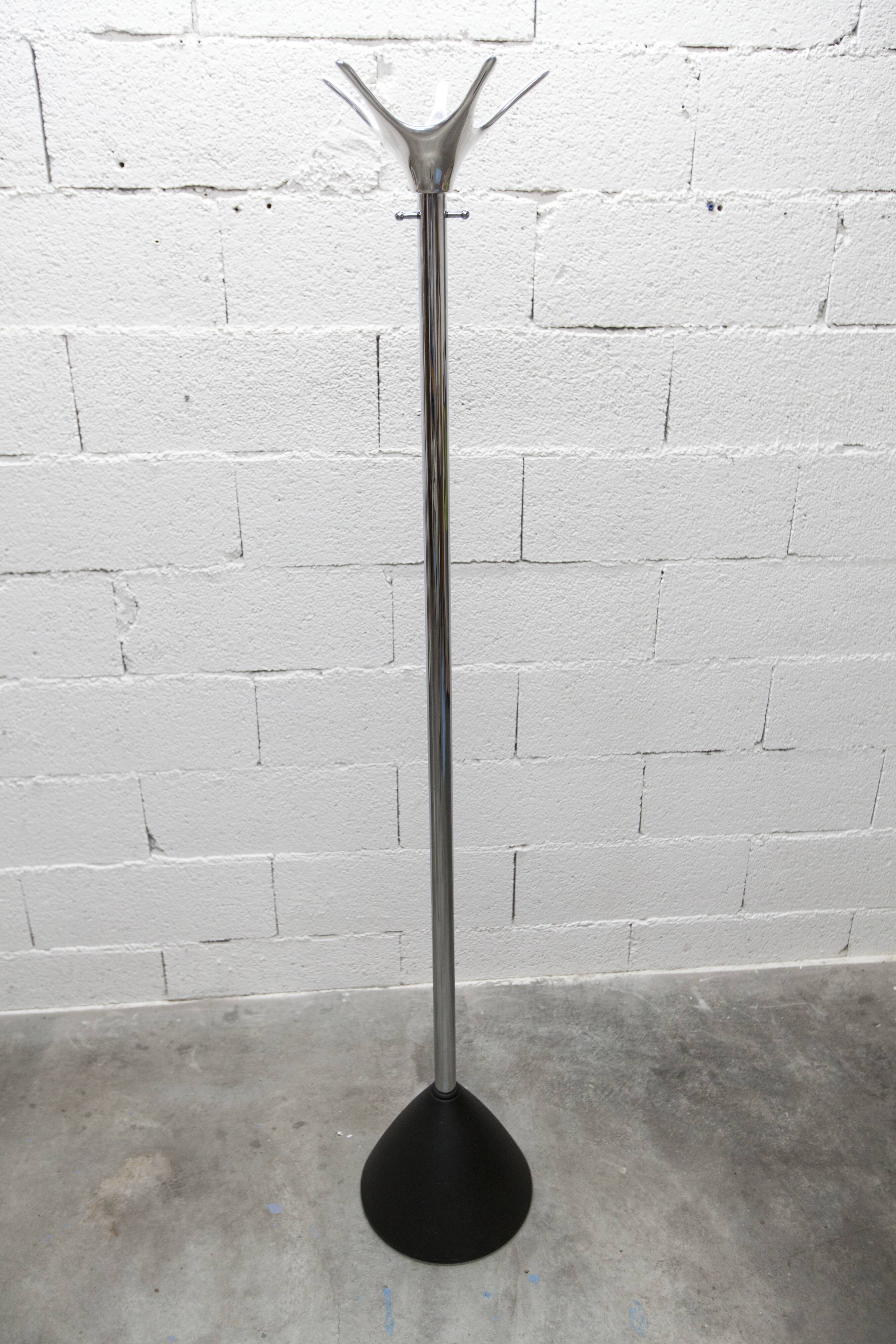 Cascando Tango coat rack designed by Minke Van Voorthuizen