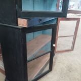 Glass-enclosed croat