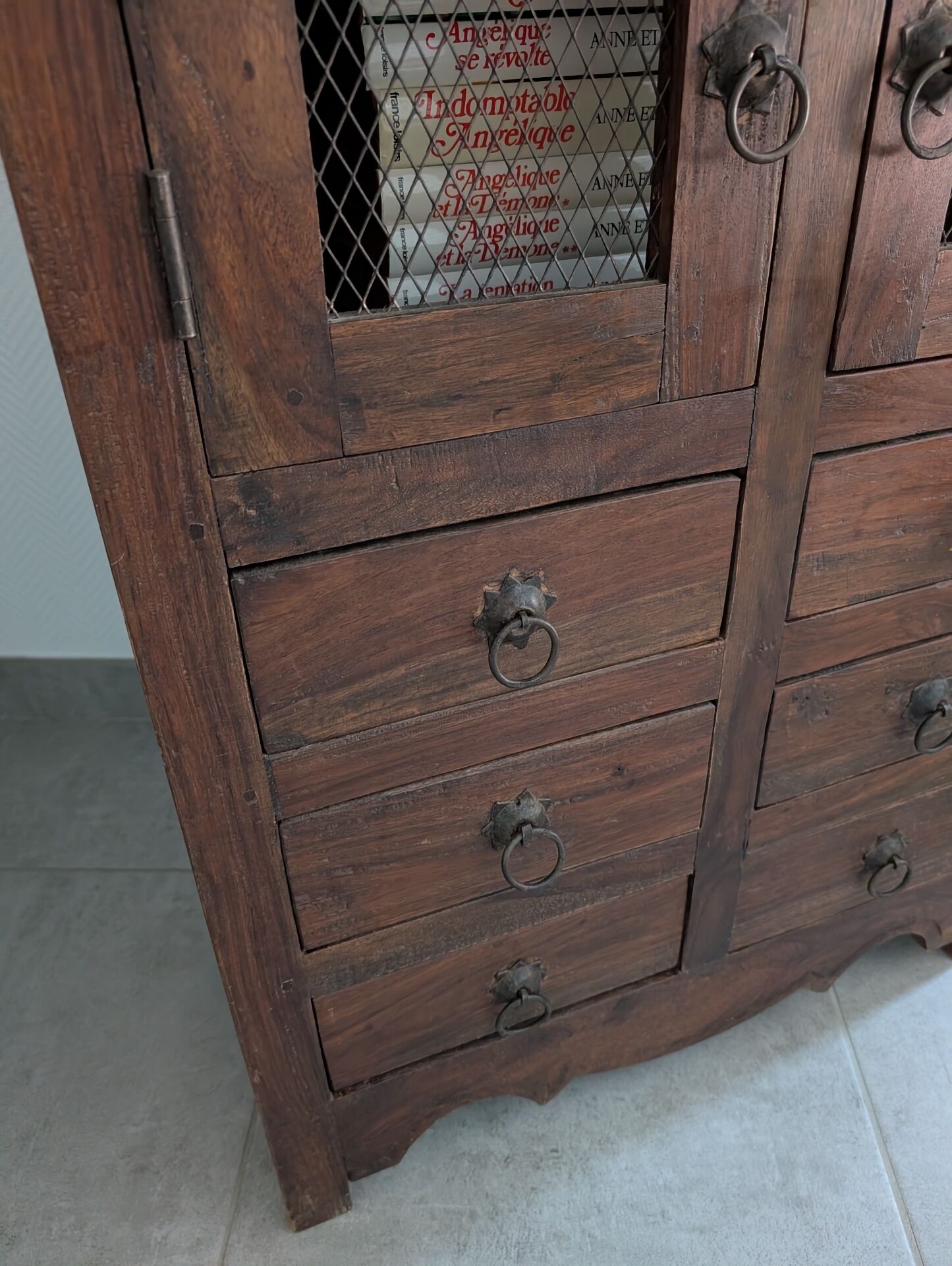 Colonial style solid wood accent furniture