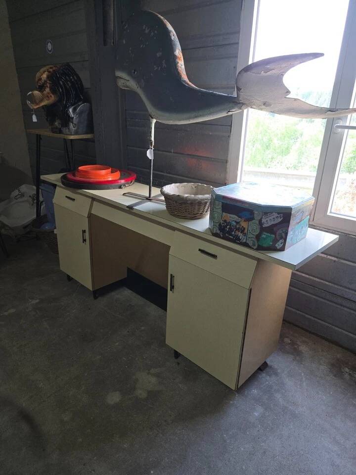 Modernist desk in formica, work from the 1950s.