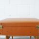 Valise de couleur cognac, valise dure