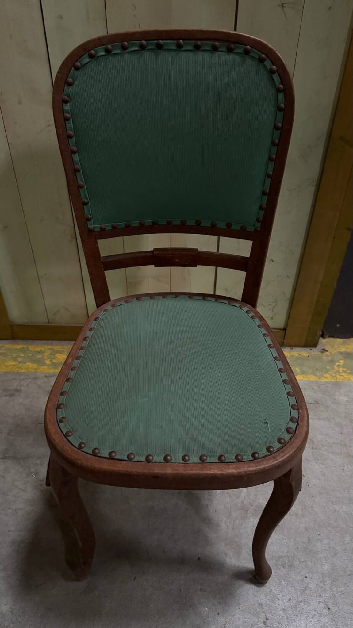 Chaise bistrot ancienne