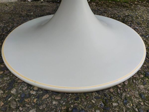 Table vintage pied tulipe