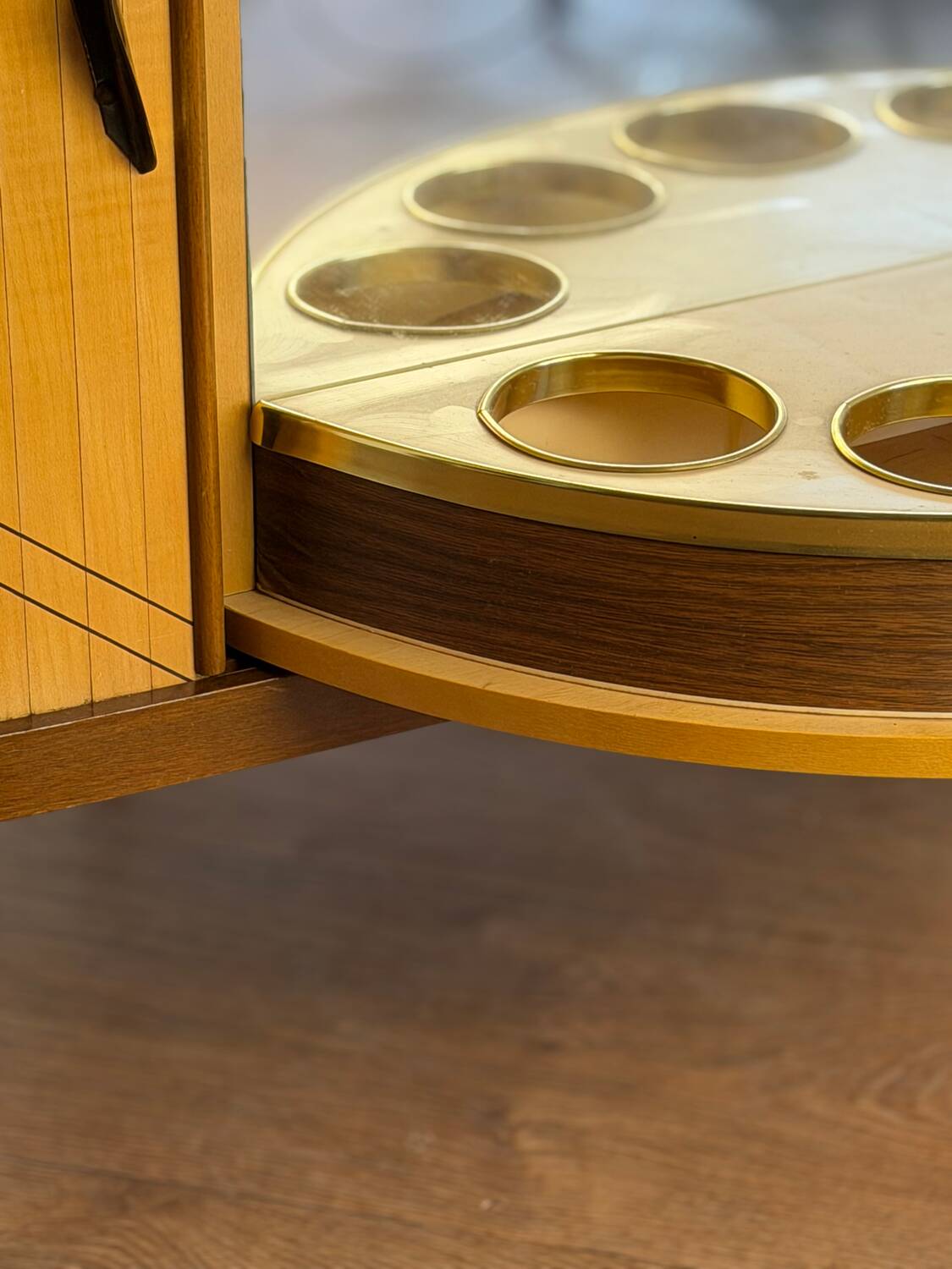 Meuble bar vintage à plateau tournant – l’esprit cocktail des années 50