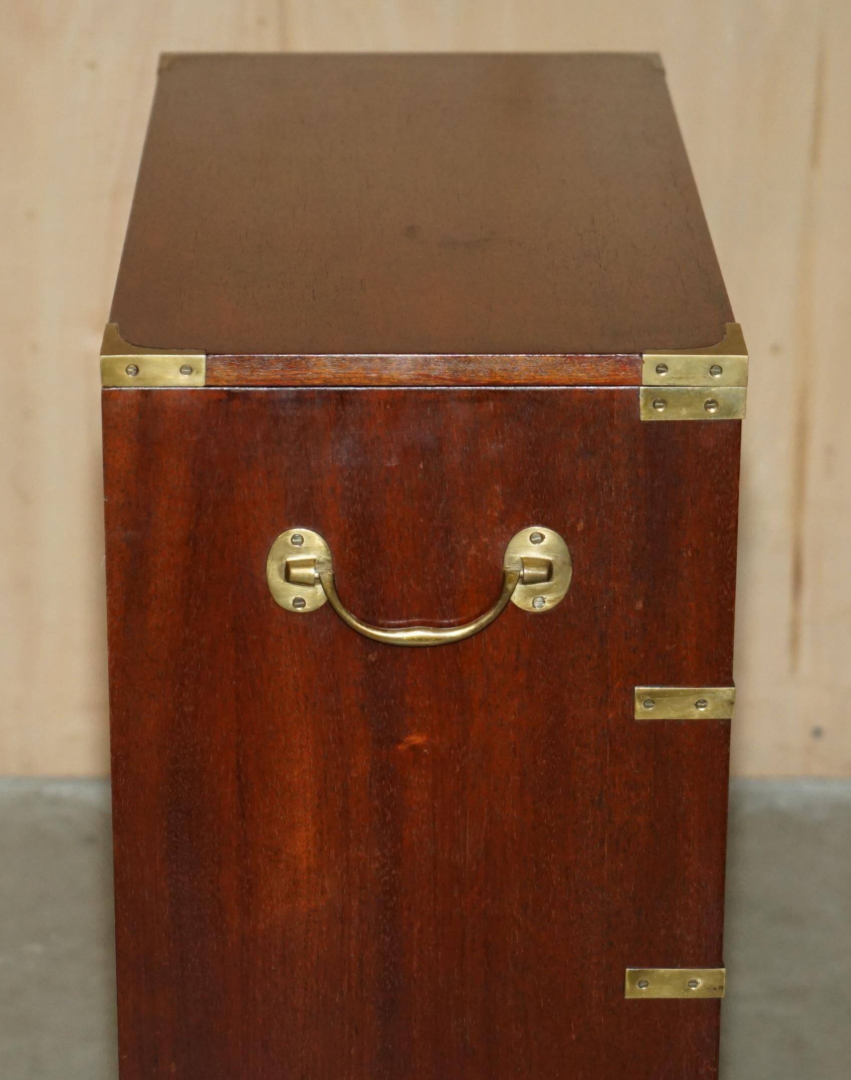 Commode militaire vintage avec plateau coulissant et dessus extensible
