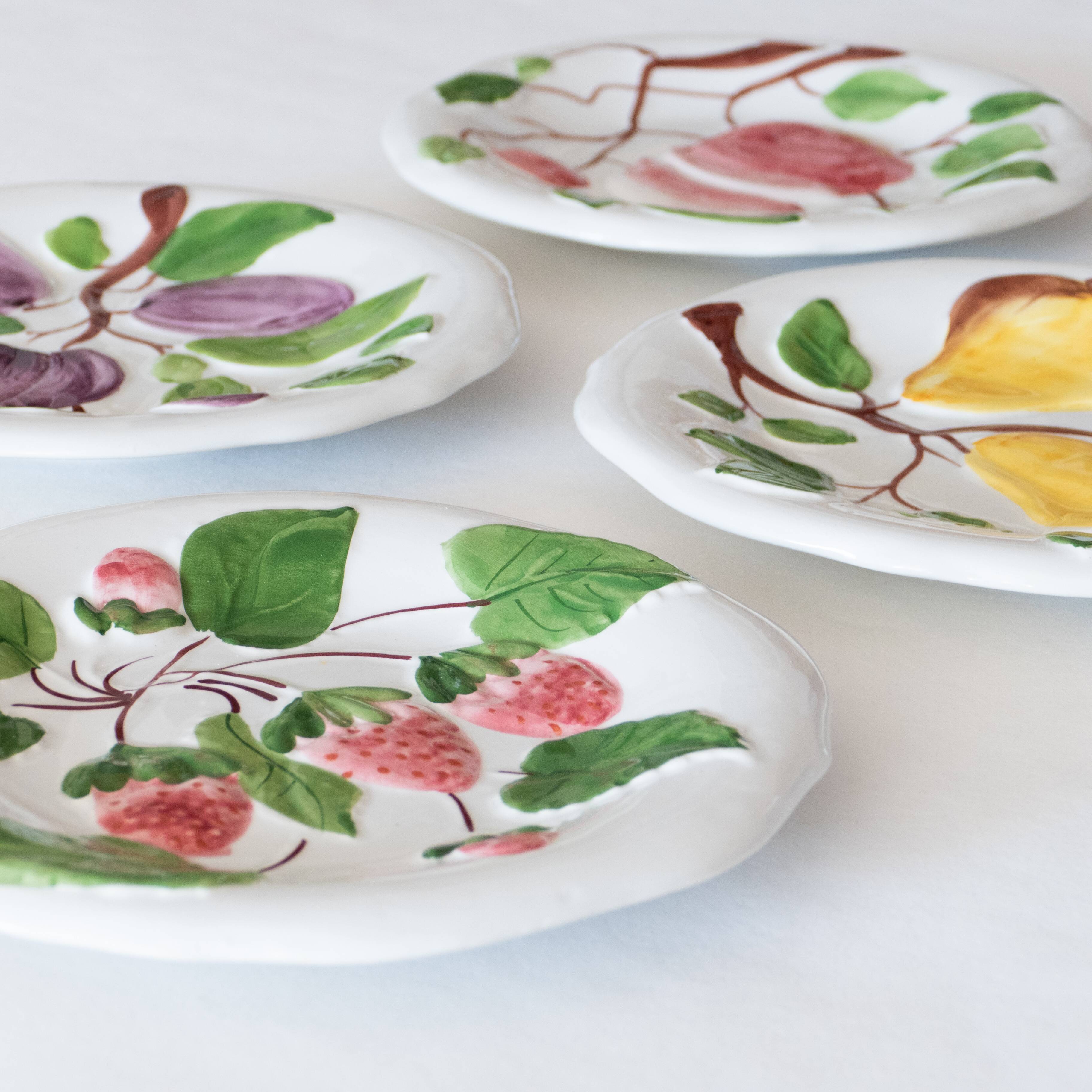 4 vintage plates in slurry fruit decoration