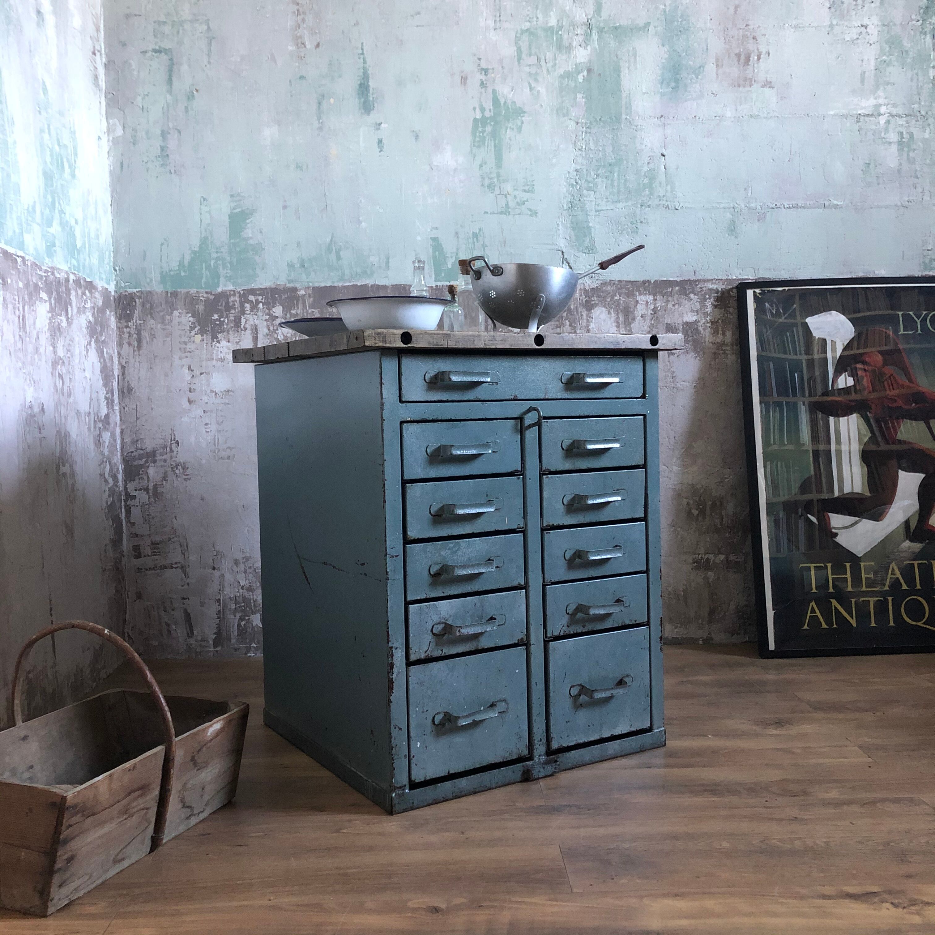 Workshop furniture with drawers, metal and wood