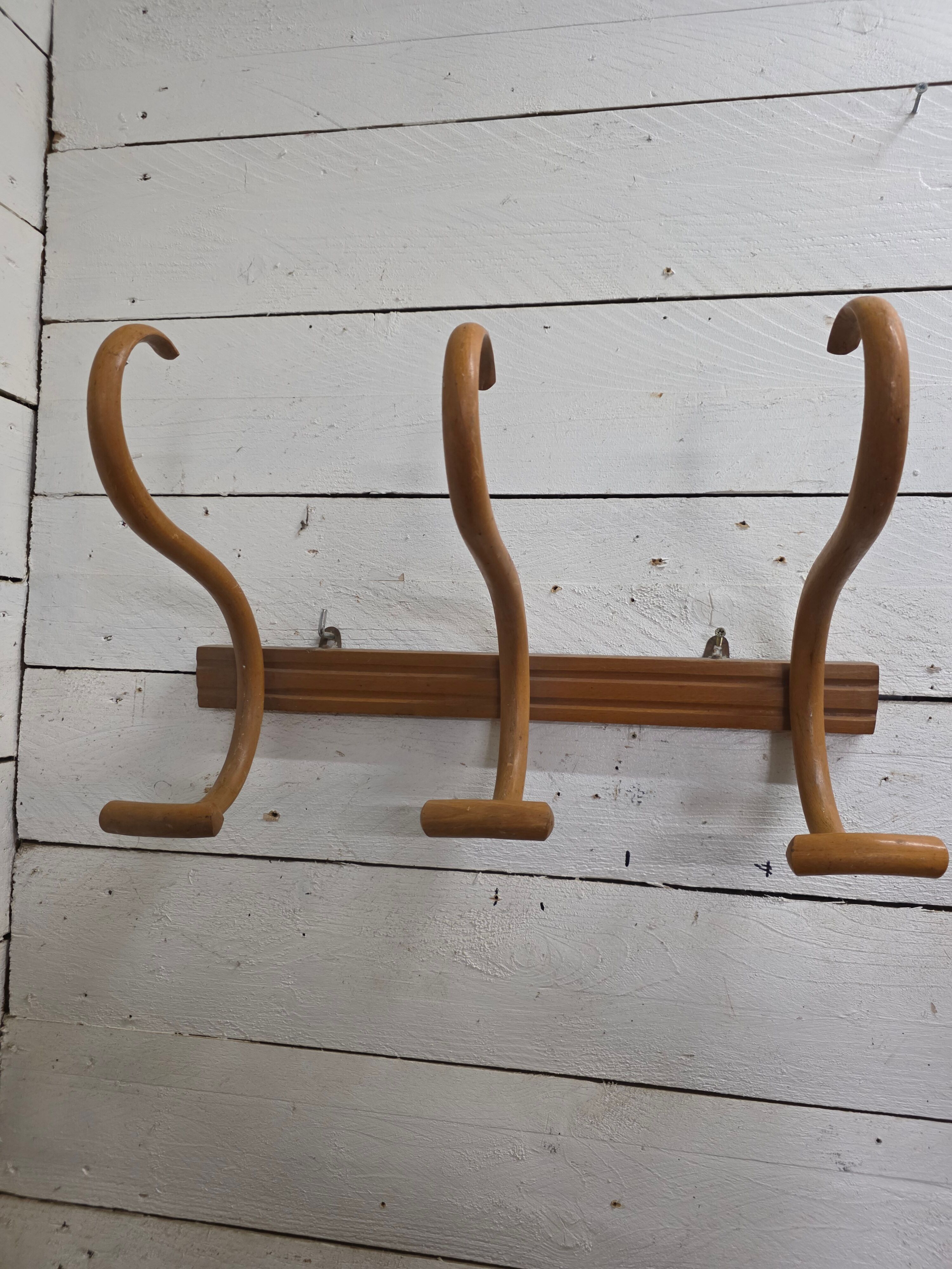 Curved wooden coat rack with 3 hooks, 1920s.