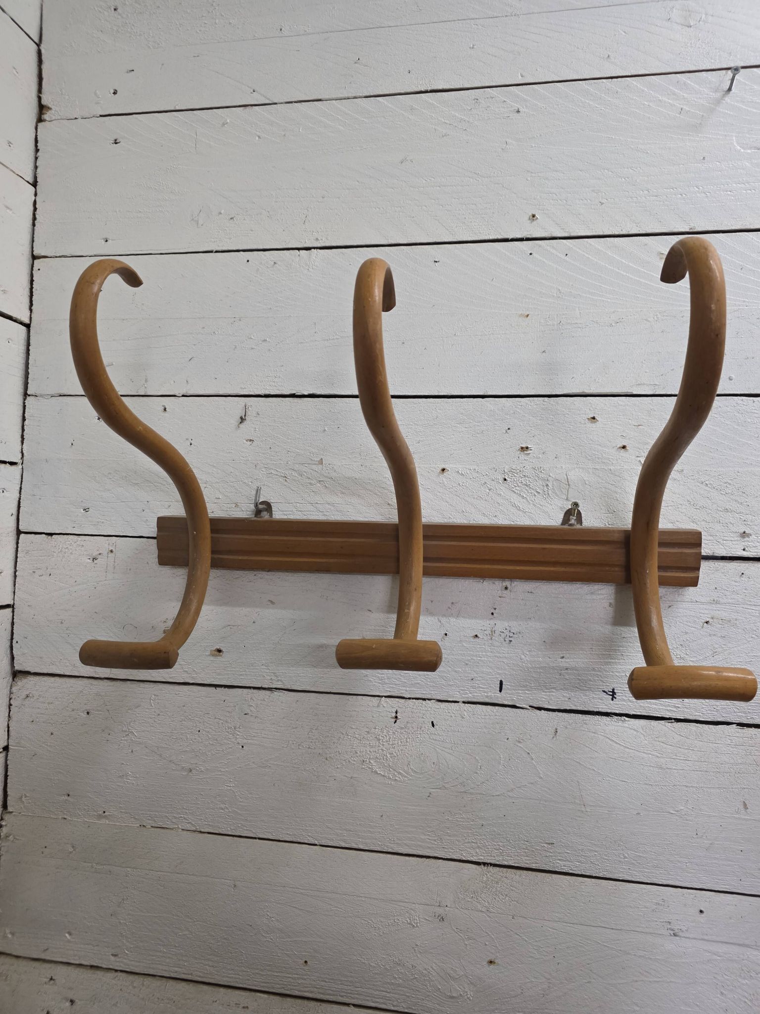 Curved wooden coat rack with 3 hooks, 1920s.