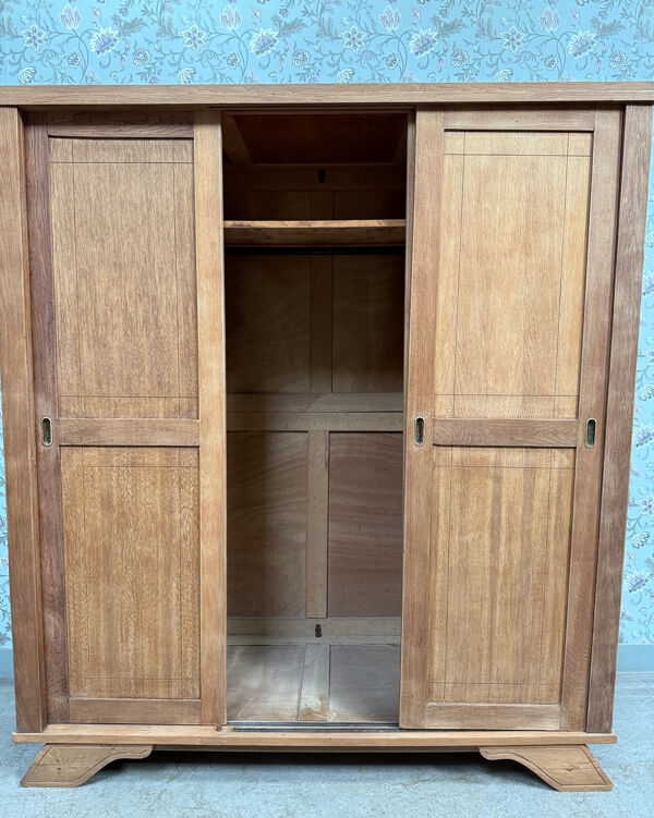 Armoire parisienne à portes coulissantes (rénovée)