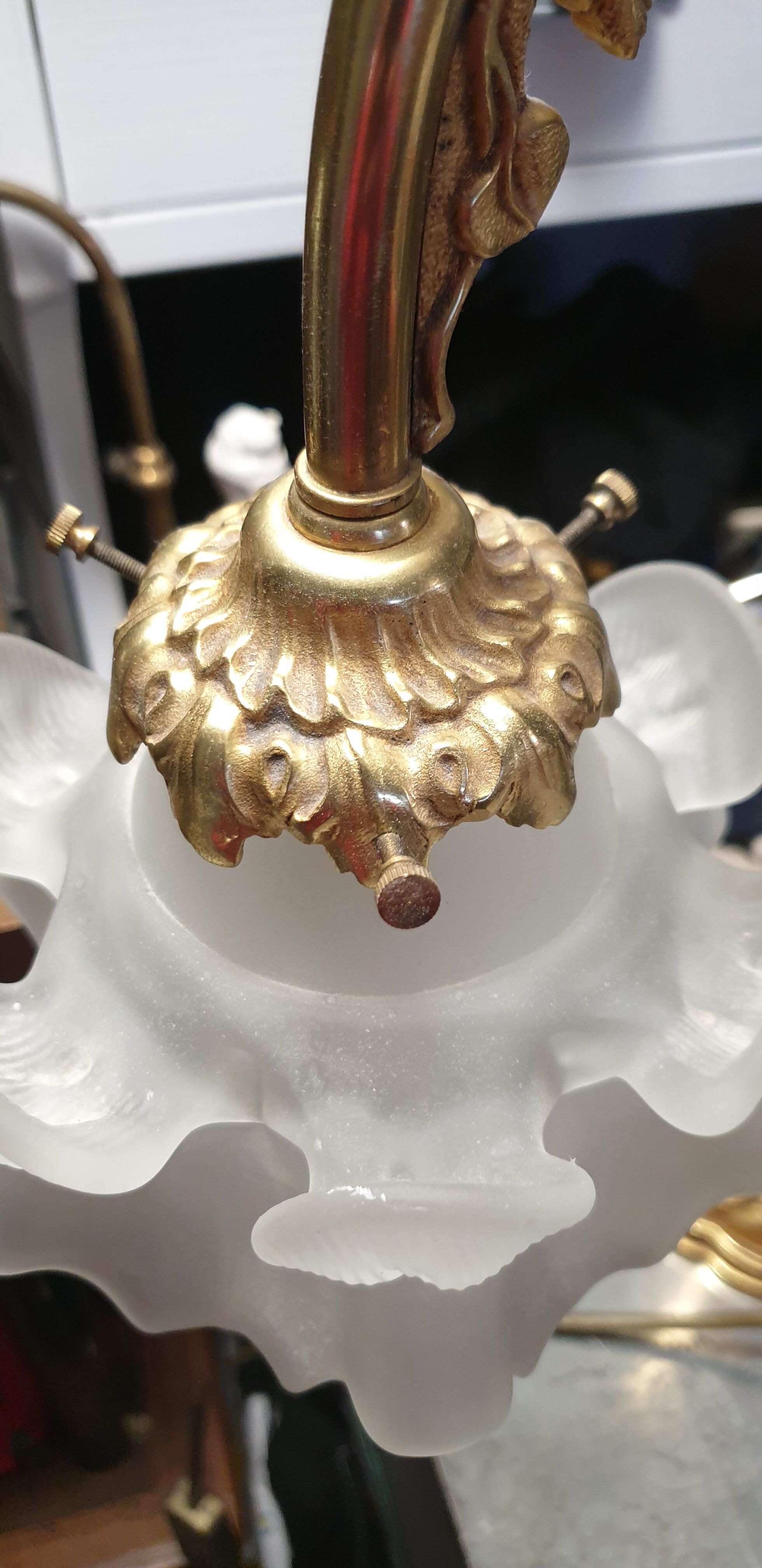 Art Deco-style pose lamp