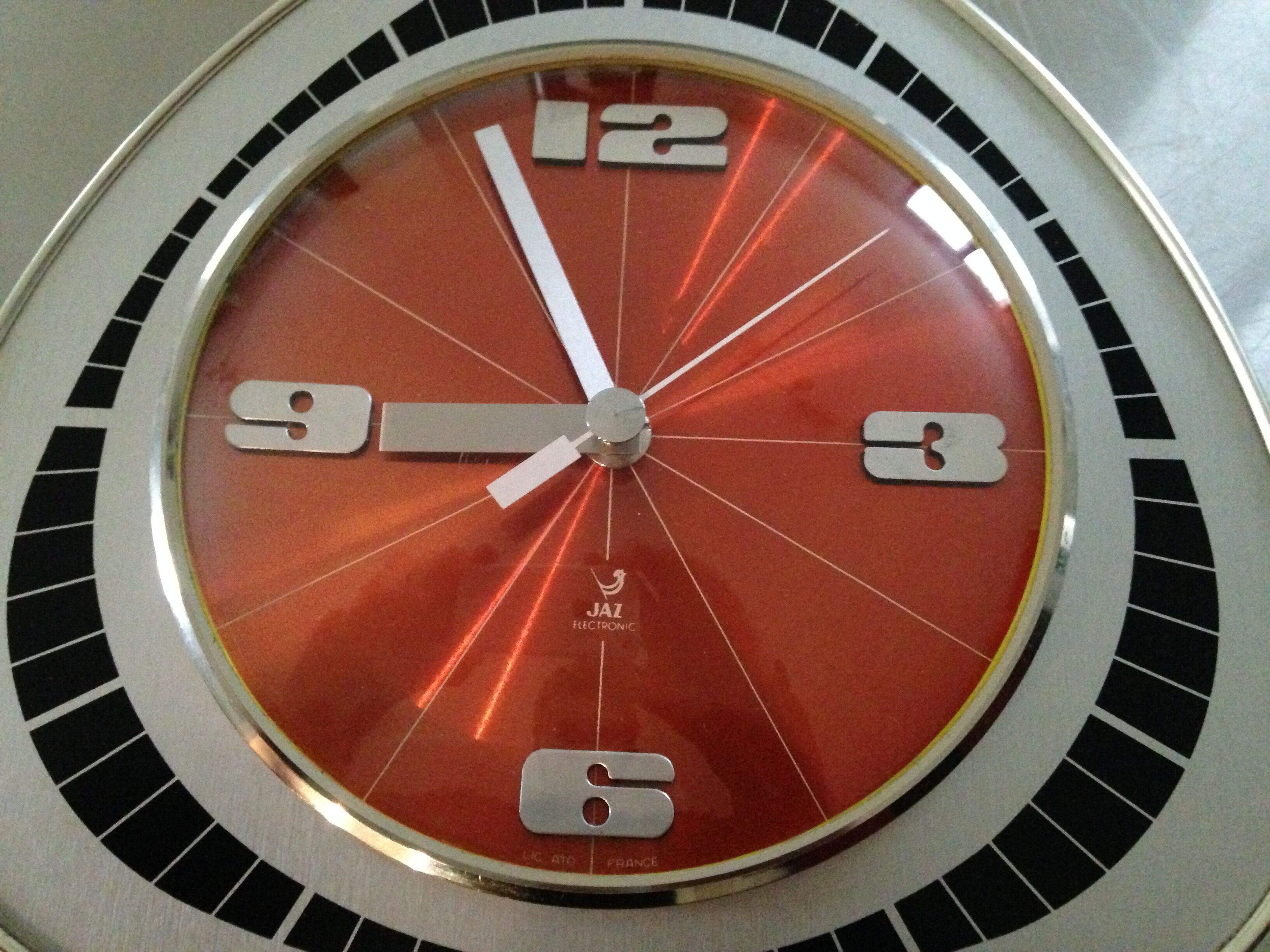 Pendule vintage par Jaz electronic des années 70