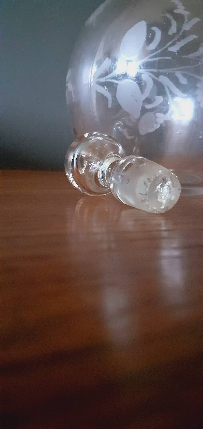 19th century carafe in blown and chiseled glass