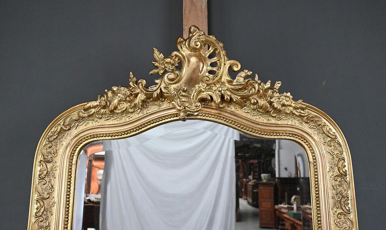 Bevelled mirror with pediment, Louis XV style – 2nd half of the 19th century