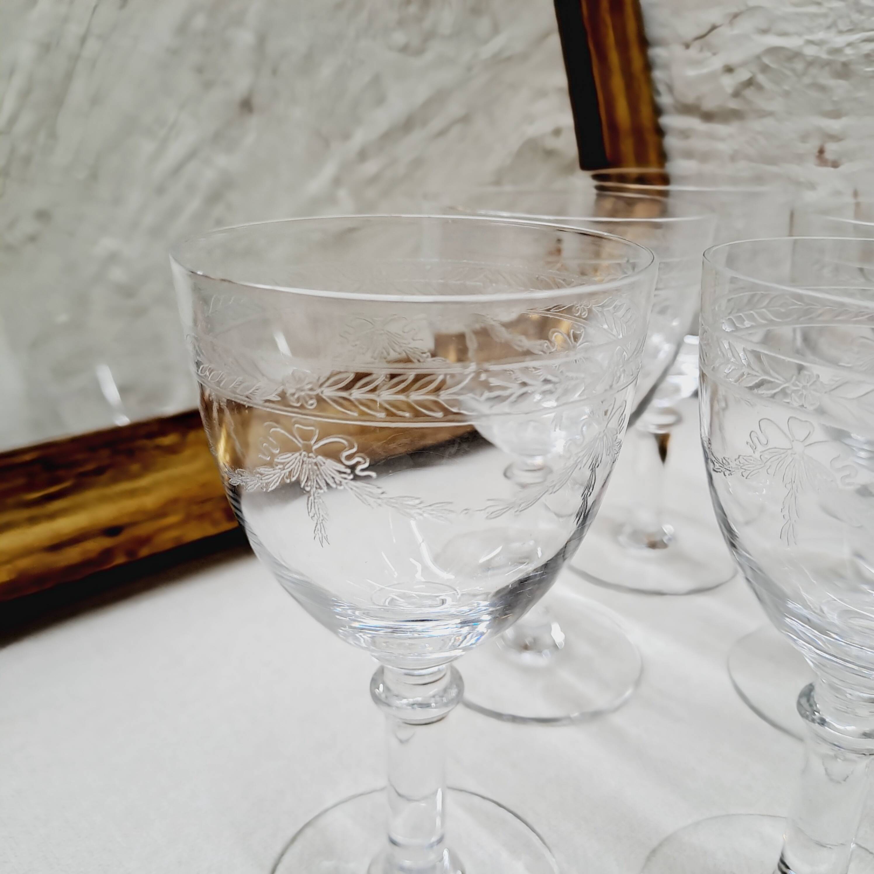 Set of 8 chiseled crystal digestive glasses