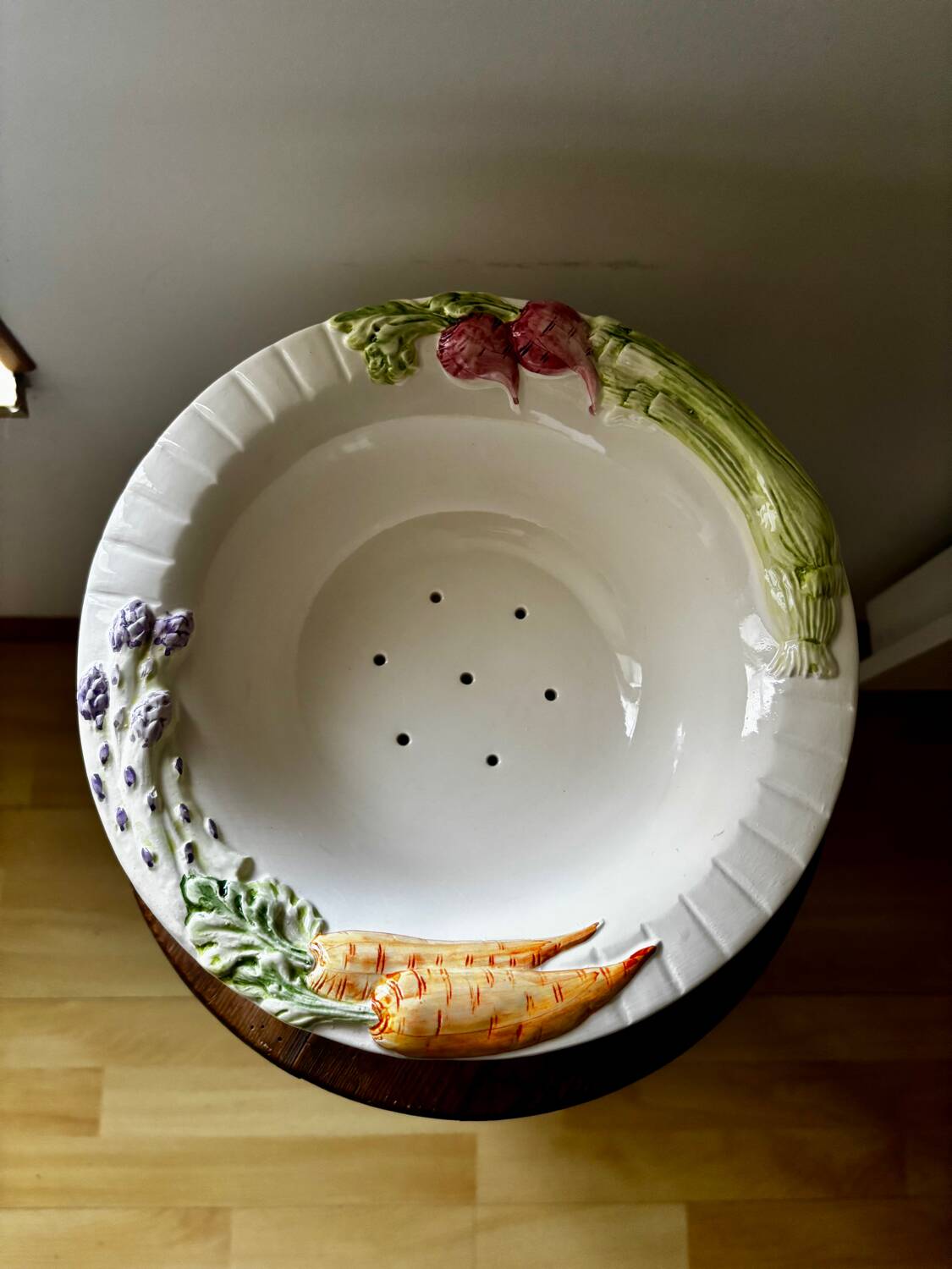 Bel égouttoir à légumes et son assiette barbotine