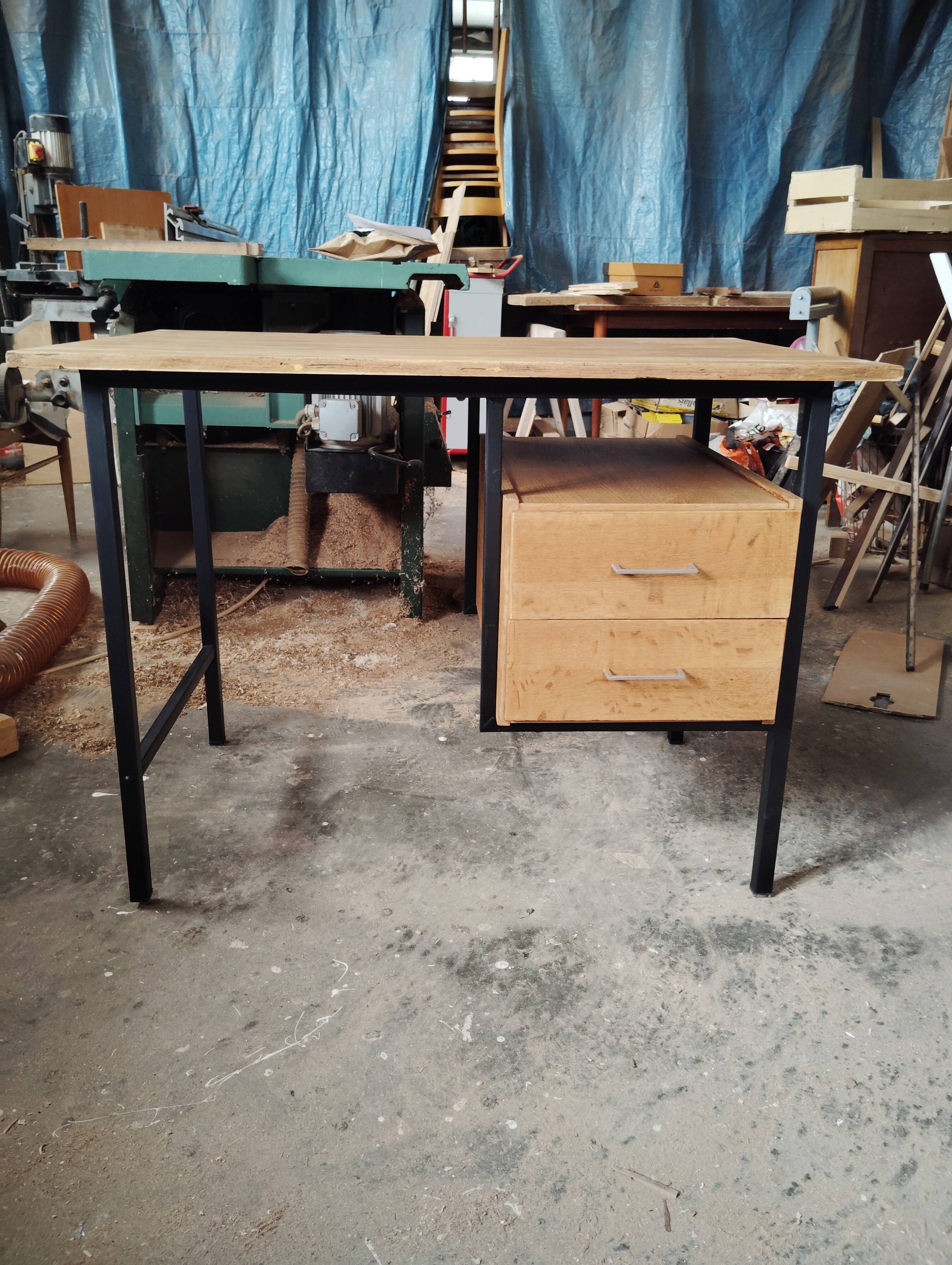 Bureau moderniste ou industriel