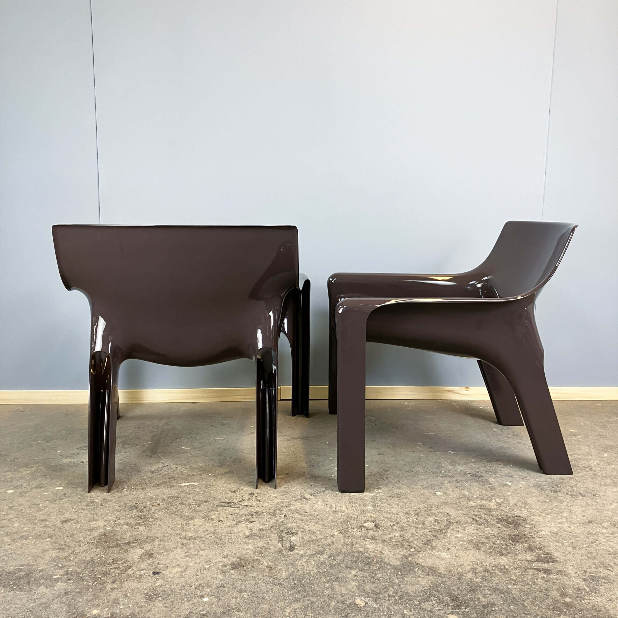 2 Vicario armchairs by Vico Magistretti for Artemide, plastic, 1970s