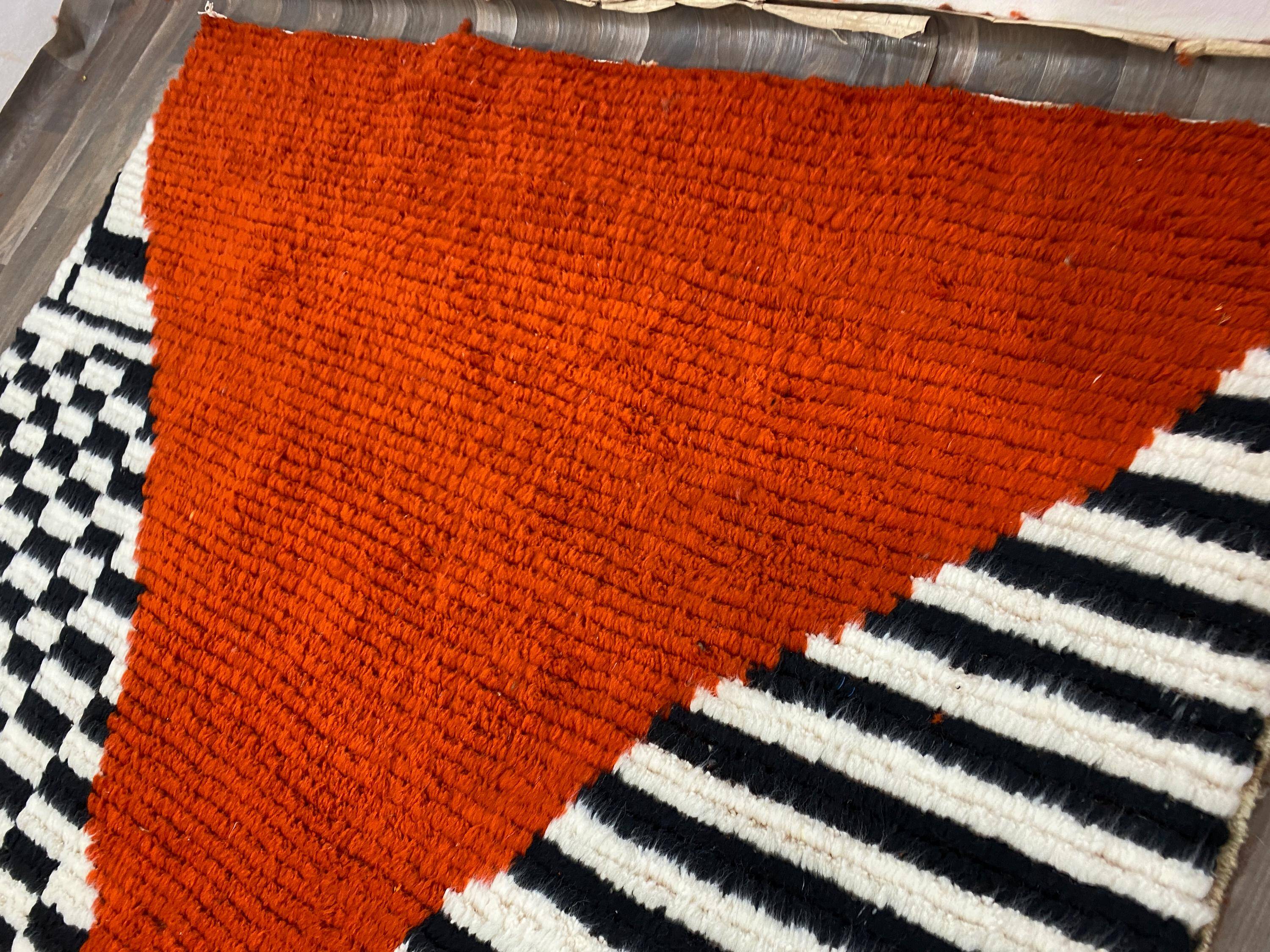 Handmade Moroccan rug, natural wool, 3x2 m.