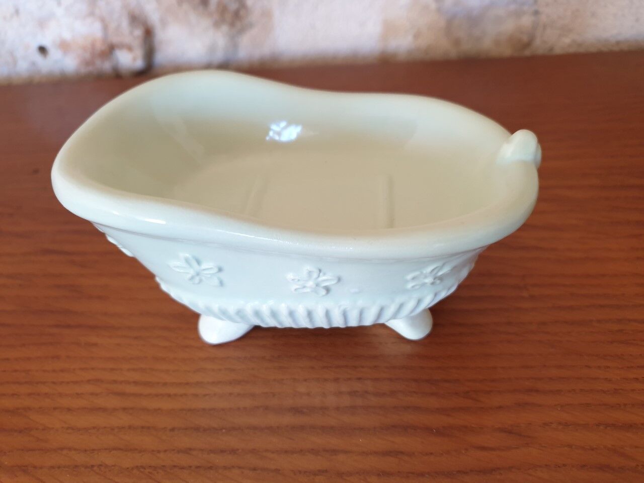 Earthenware soap holder