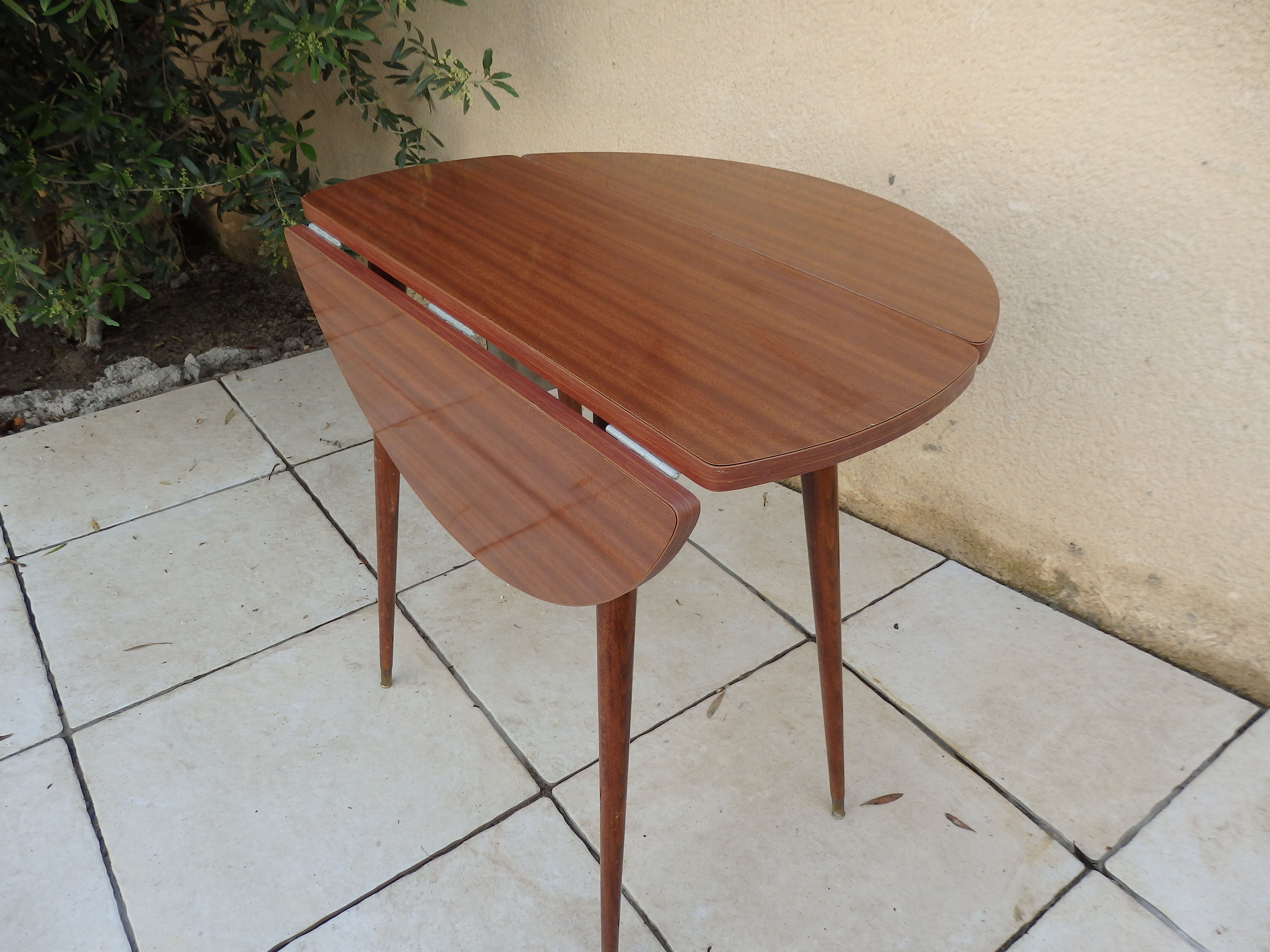 Kitchen table feet compass formica extendable complaint