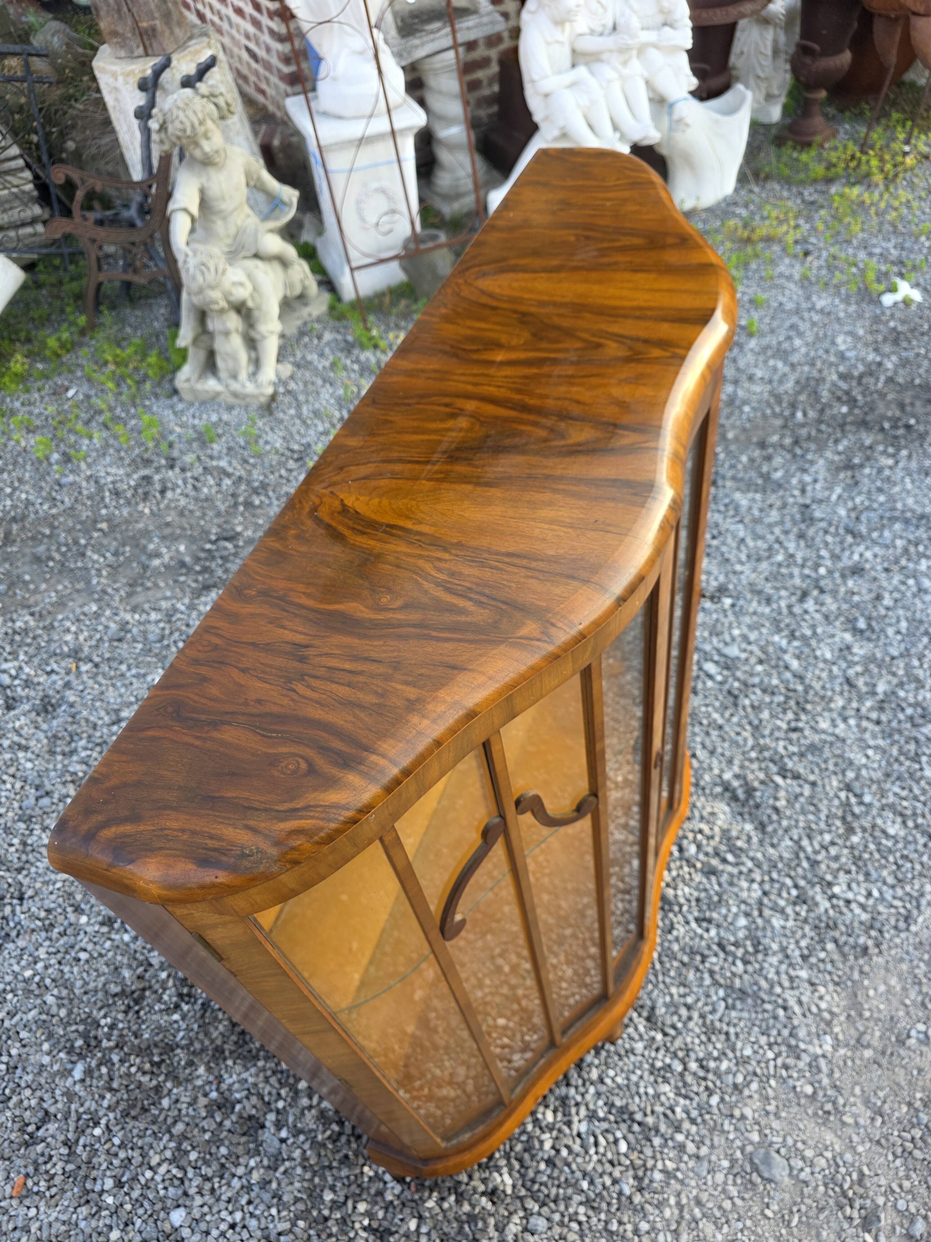 Art Deco display cabinet in walnut from the 1930s.