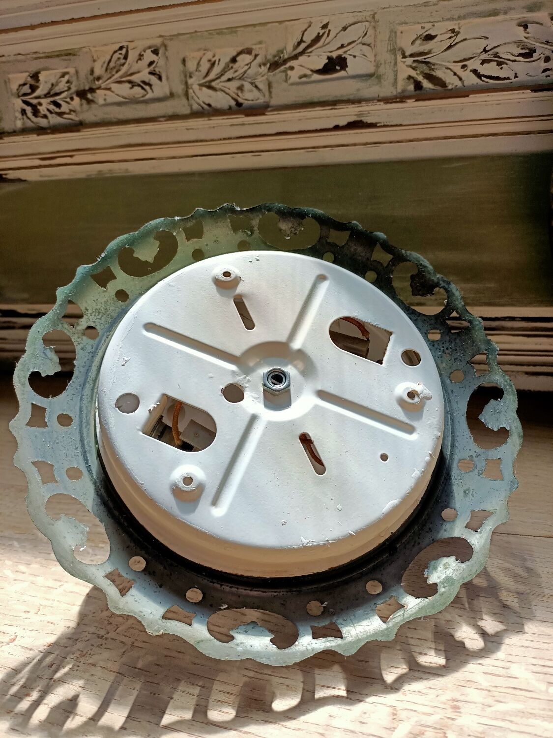 Openwork glass and brass ceiling lamp