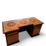 Pedestal desk