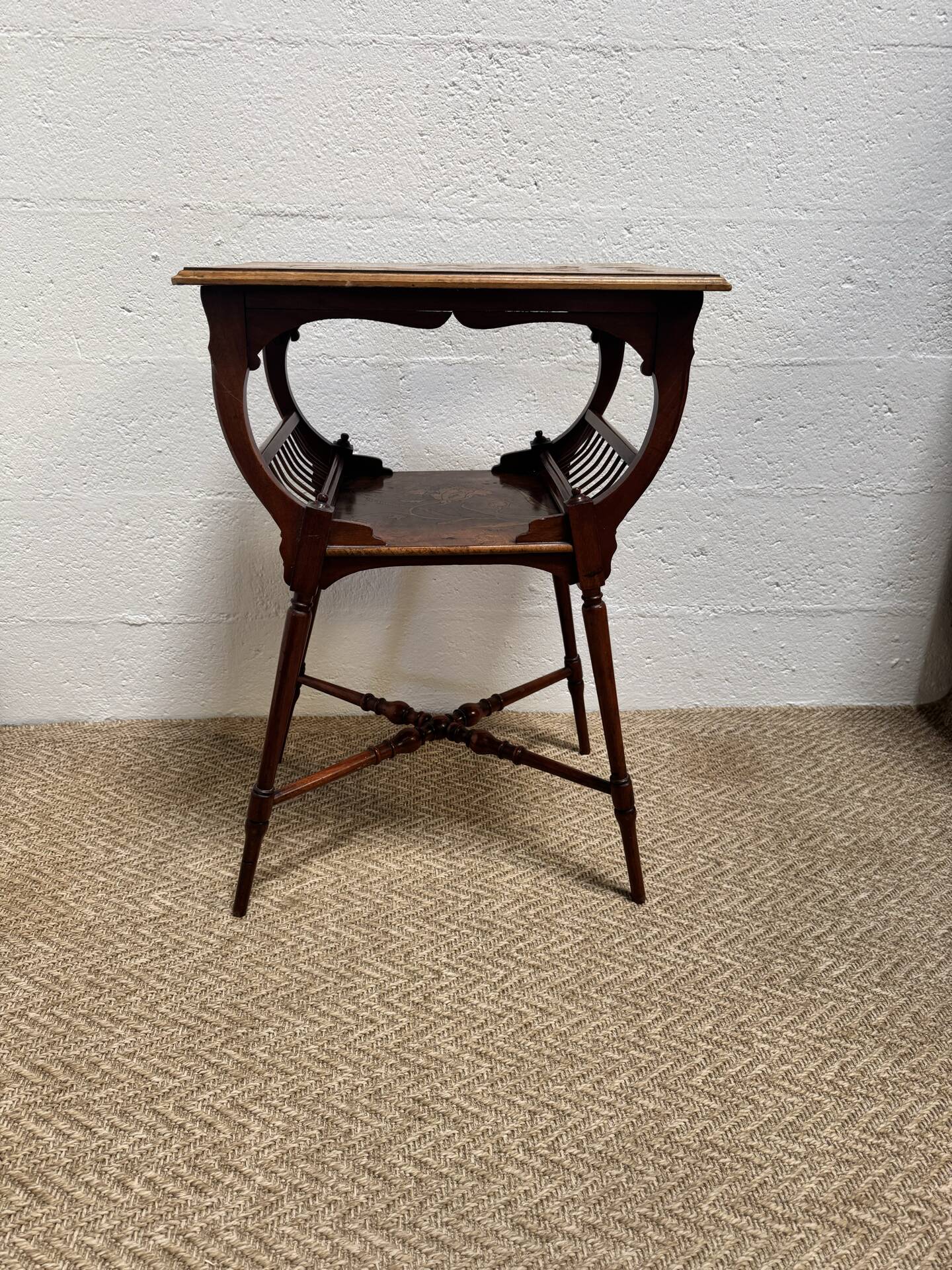 Table d’appoint / Lecture Style Esthétique Victorien, marqueterie 1880