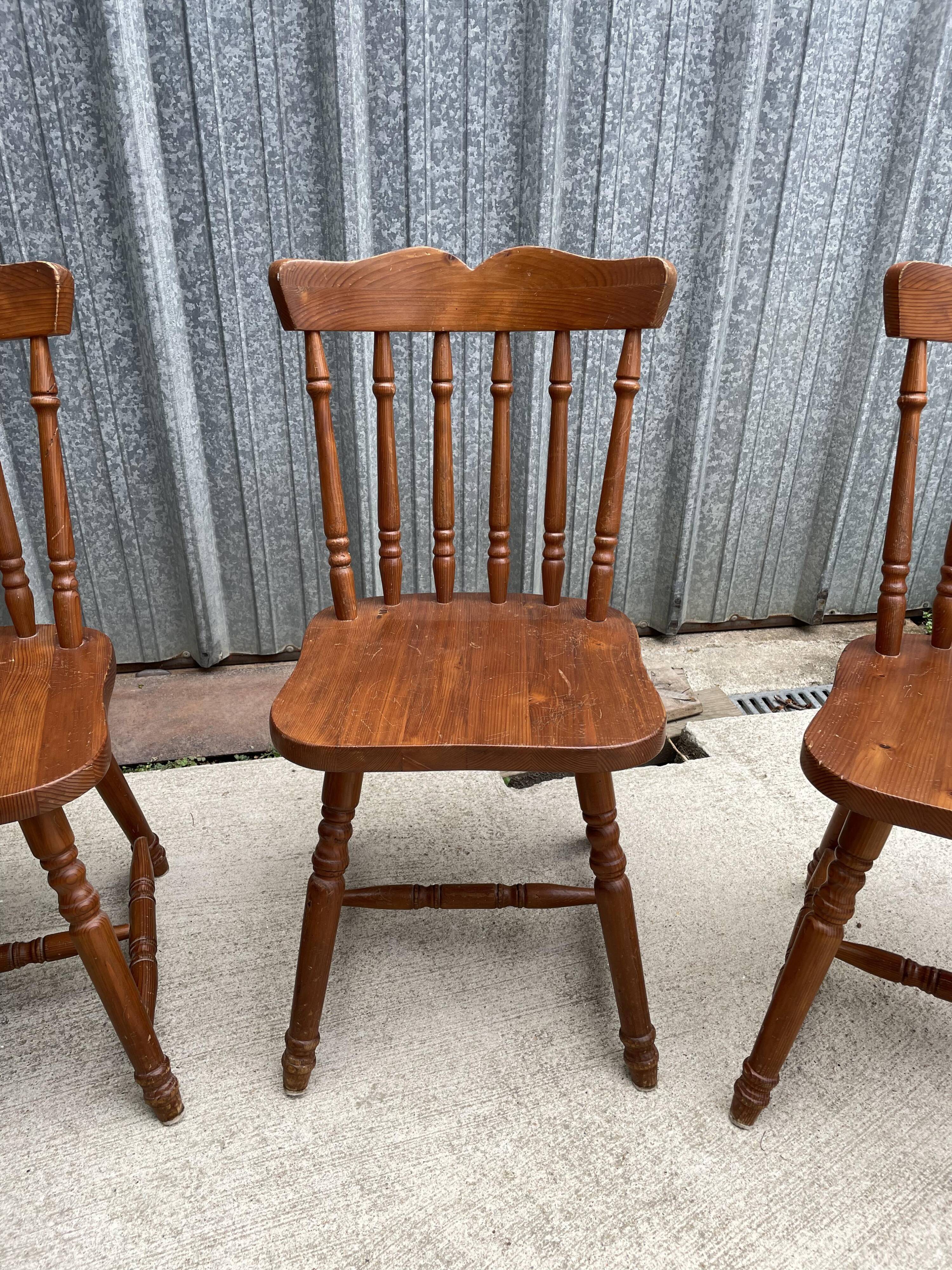 Lot de 4 chaises bistrot en bois