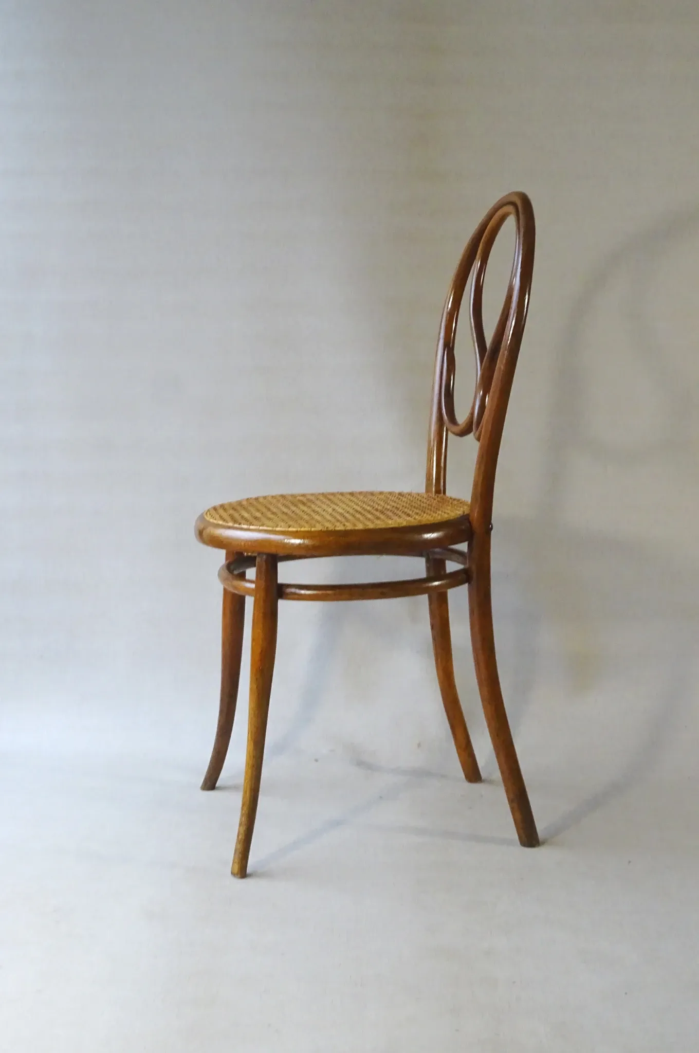 Thonet Chair No. 20 OMEGA circa 1870, original condition Bentwood