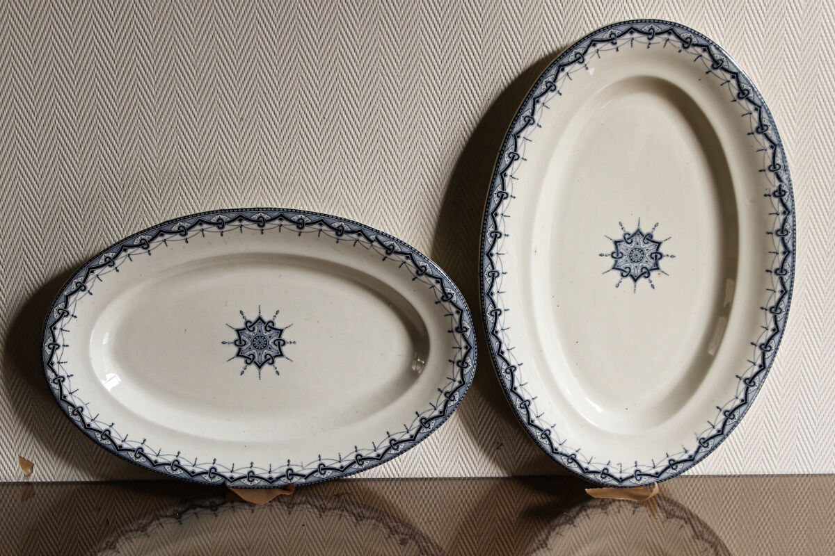 Set of 5 iron earth dishes