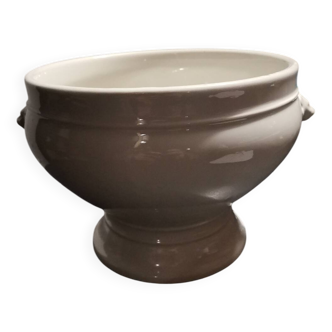 Lion's head soup tureen
