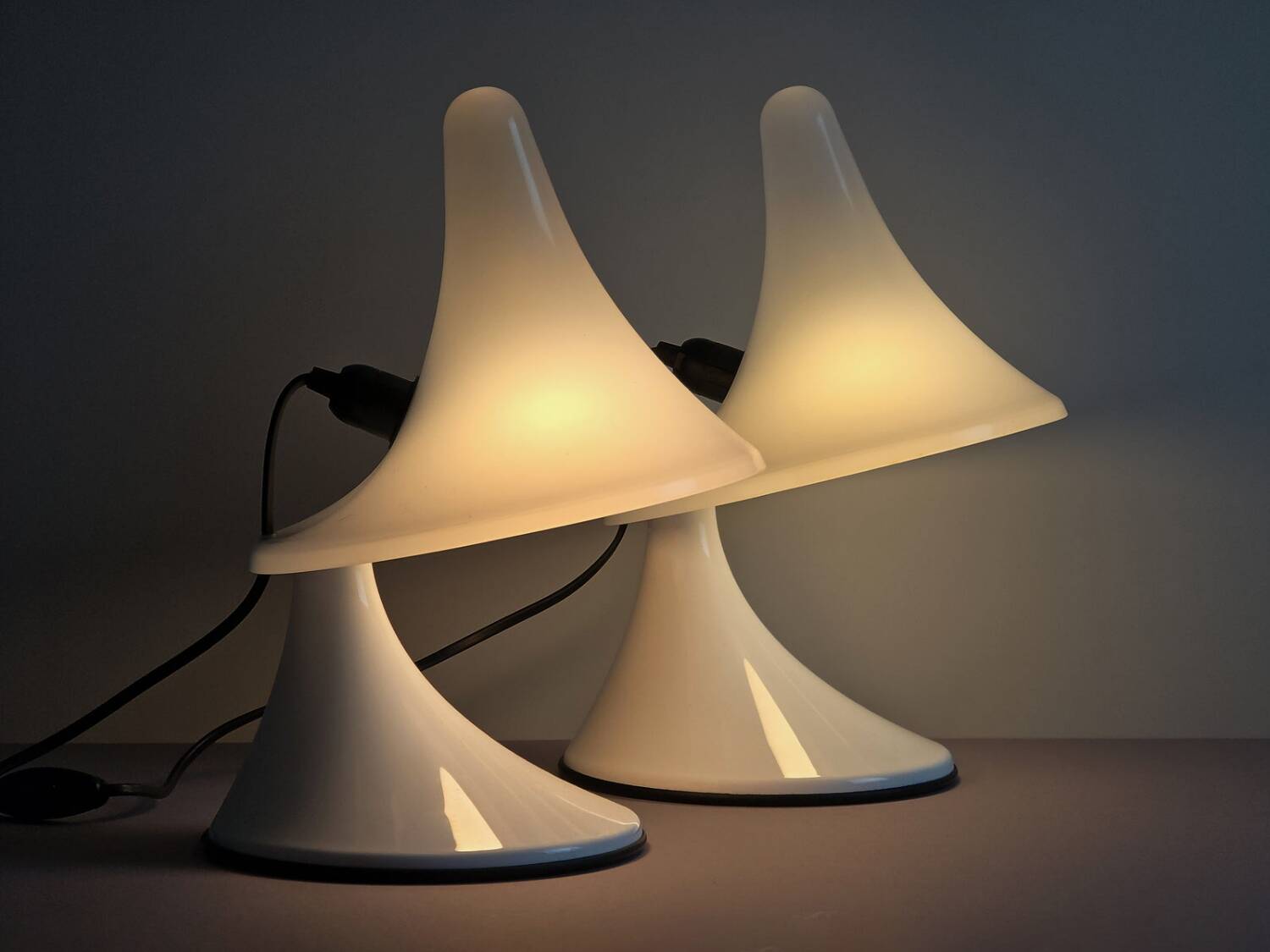 Rare paire de lampes de table Art Plex Venezia 'Karin-M'.