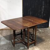Gate leg table in oak